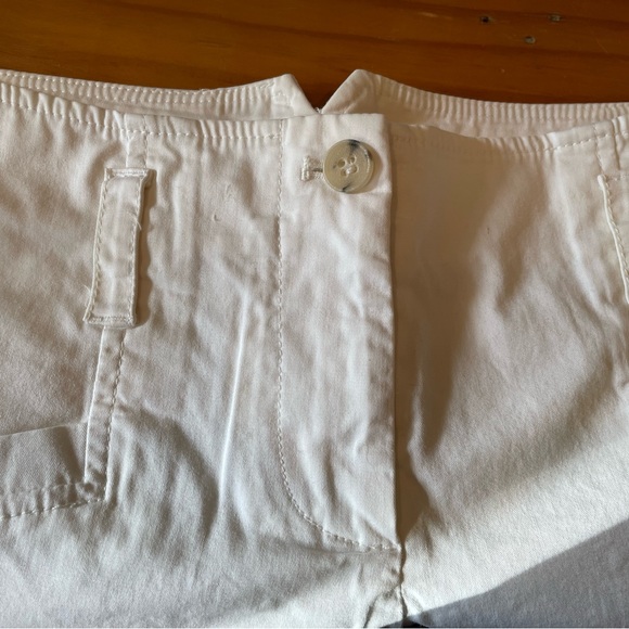 Theory White Shorts - Size 8 - Picture 2 of 5